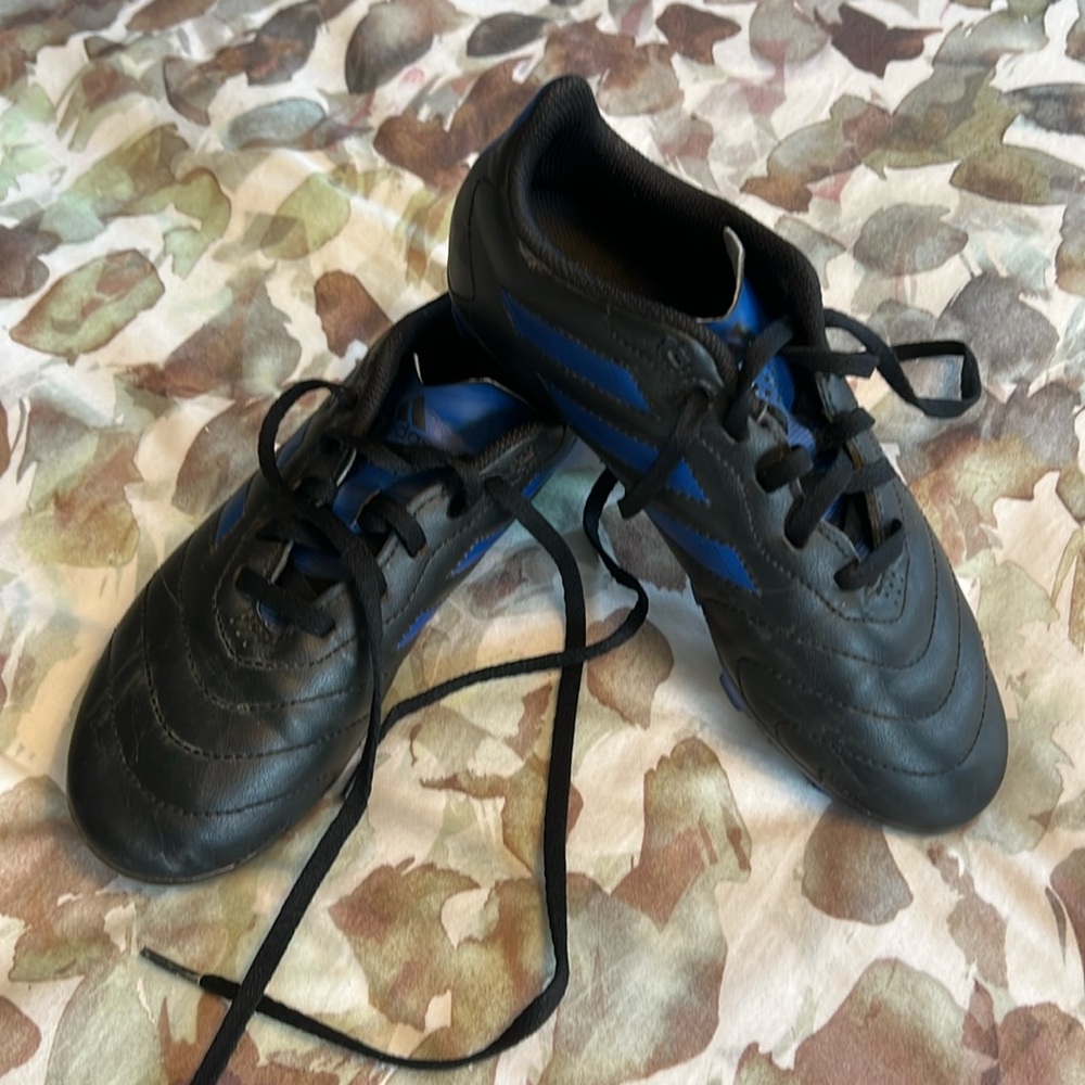 Size 4, Adidas cleats